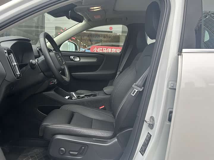 Фото 7 - Volvo XC40