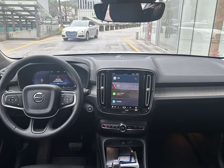 Фото 9 - Volvo XC40