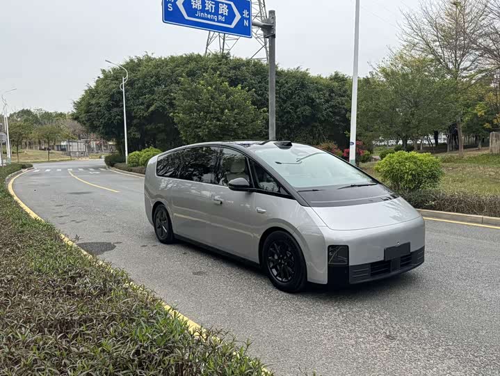 Photo 3 - LiXiang Mega