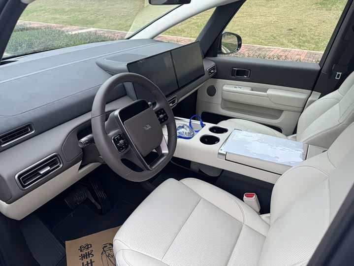 Photo 4 - LiXiang Mega