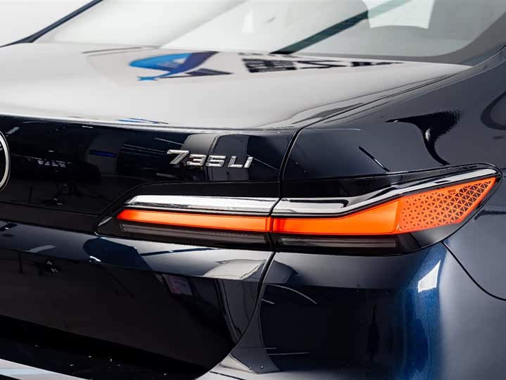 Фото 9 - BMW 7 Series