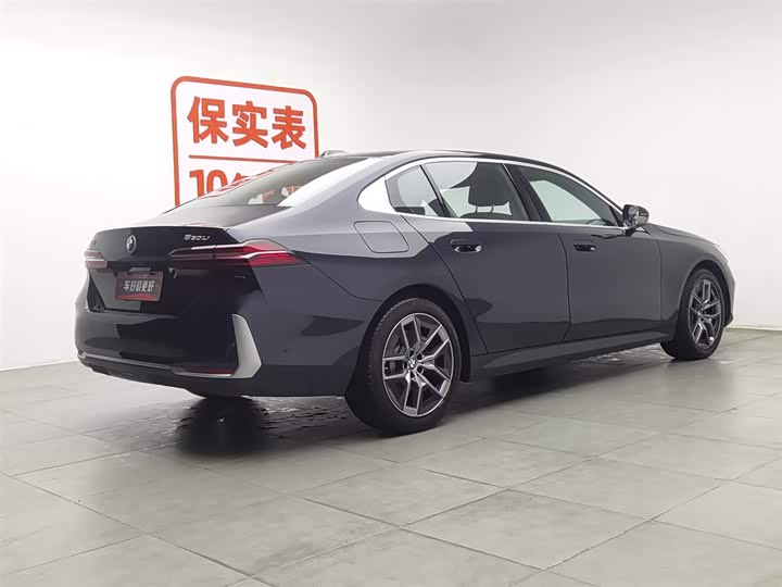 Фото 2 - BMW 5 Series