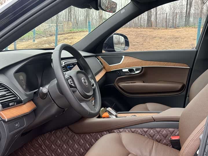 Фото 4 - Volvo XC90