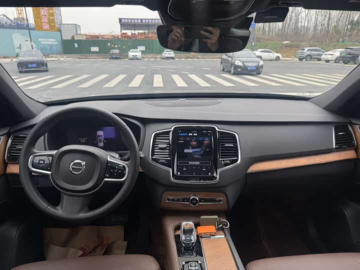 Фото 6 - Volvo XC90