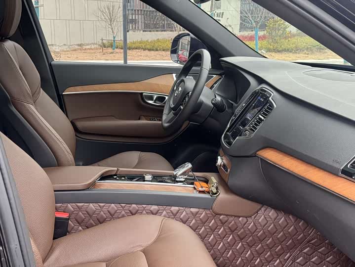 Фото 7 - Volvo XC90