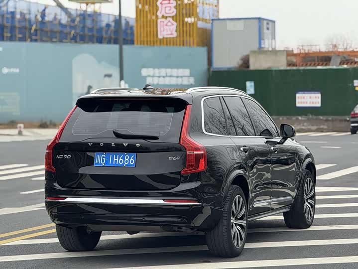 Фото 8 - Volvo XC90