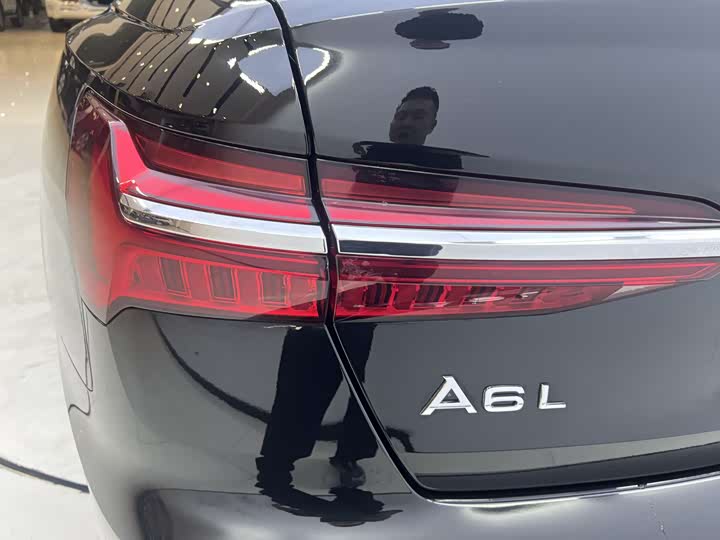 Фото 4 - Audi A6L