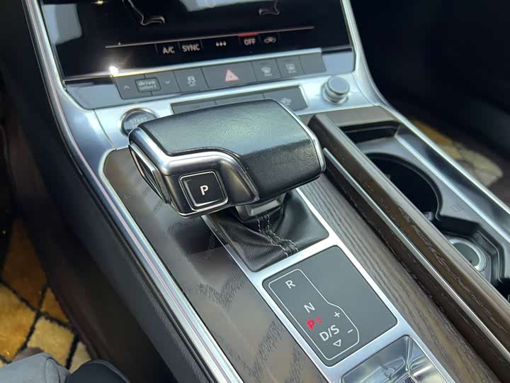 Фото 6 - Audi A6L