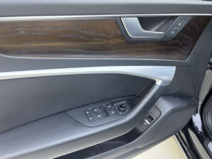 Фото 7 - Audi A6L