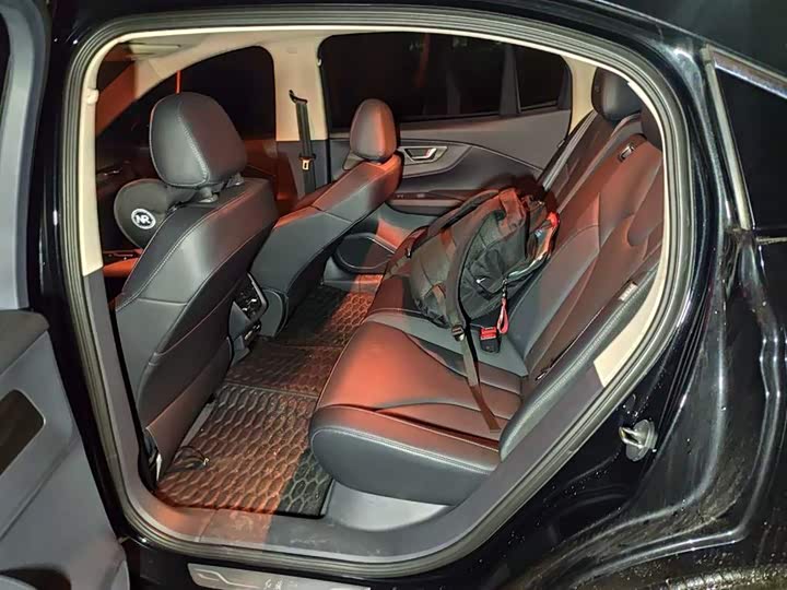 Фото 7 - Hongqi E-QM5