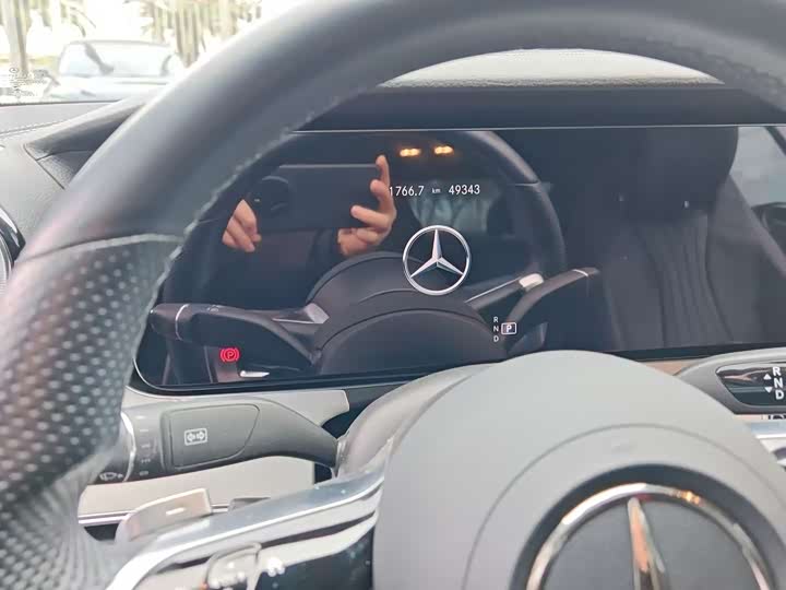 Фото 3 - Mercedes-Benz E-Class