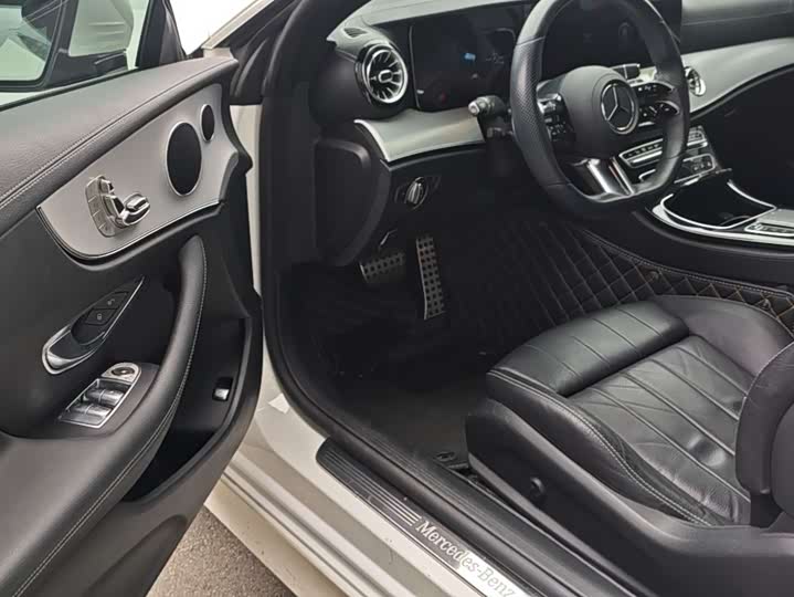 Фото 6 - Mercedes-Benz E-Class