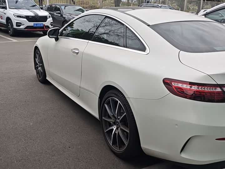 Фото 7 - Mercedes-Benz E-Class