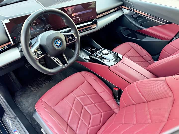 Фото 8 - BMW i5