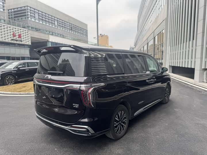 Фото 4 - Hongqi HQ9 Hybrid