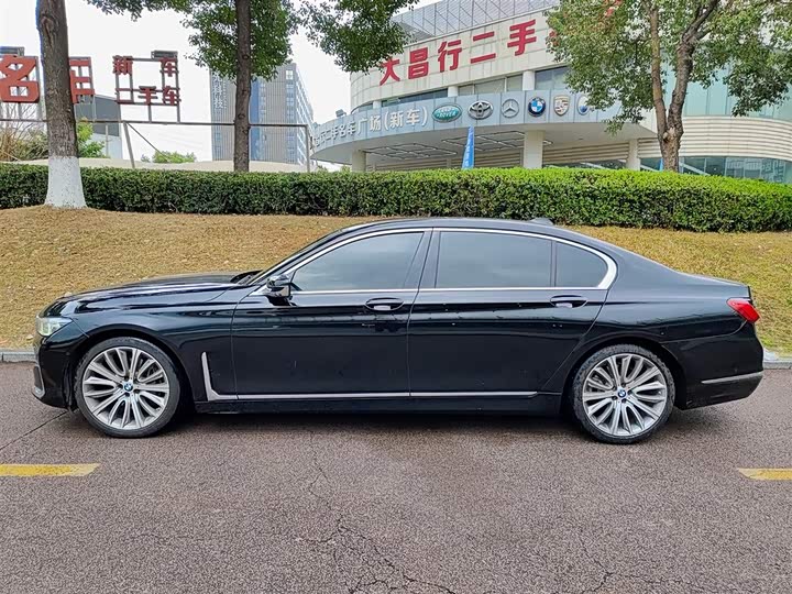 Фото 3 - BMW 7 Series