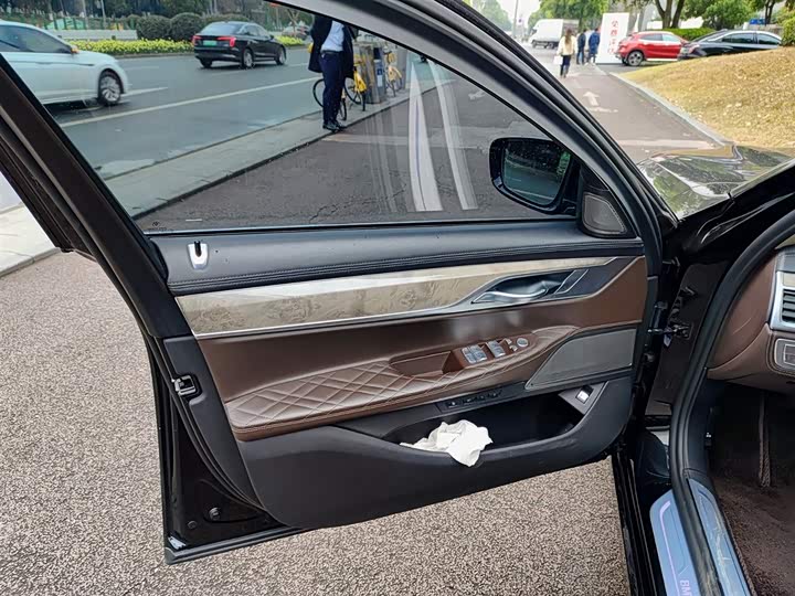 Фото 6 - BMW 7 Series