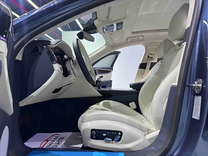 Фото 5 - Bentley Flying Spur