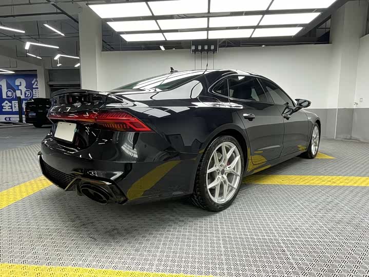 Фото 3 - Audi A7L