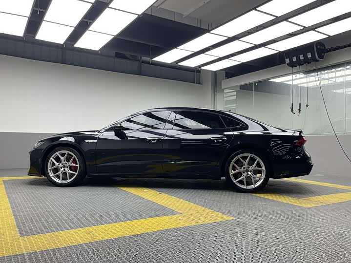 Фото 6 - Audi A7L