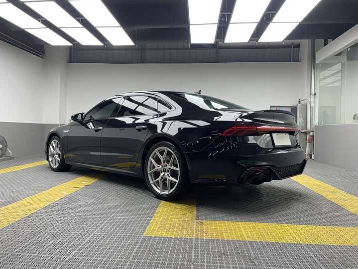 Фото 7 - Audi A7L