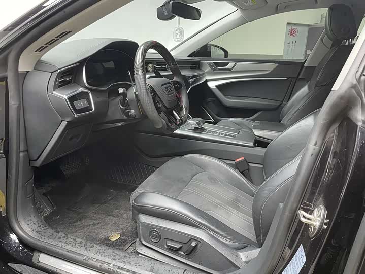 Фото 9 - Audi A7L