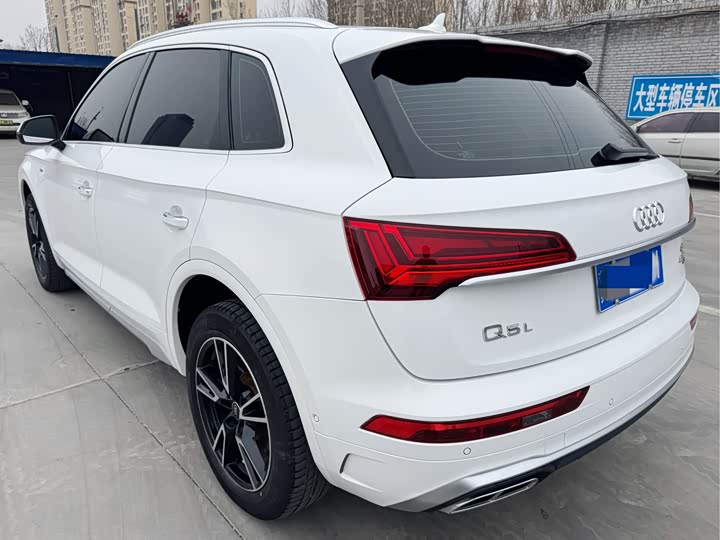 Фото 4 - Audi Q5L