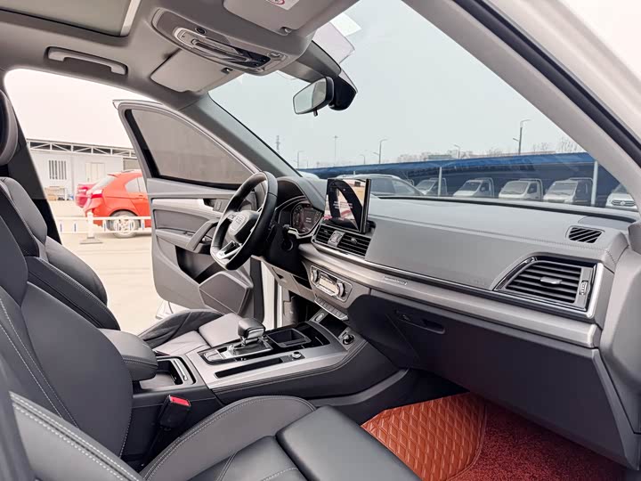 Фото 6 - Audi Q5L