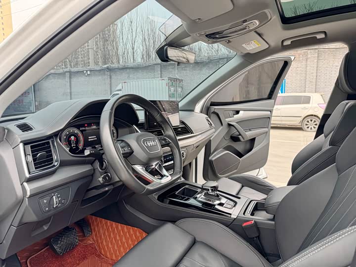 Фото 9 - Audi Q5L