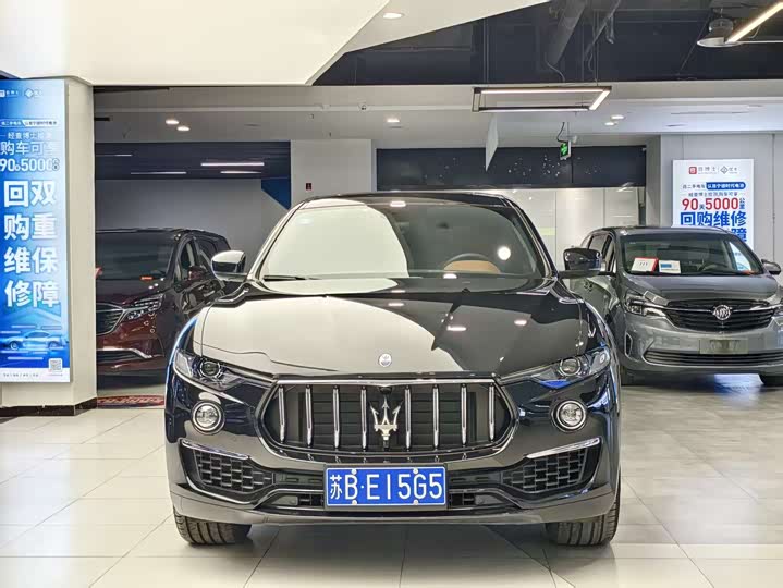 Фото 2 - Maserati Levante