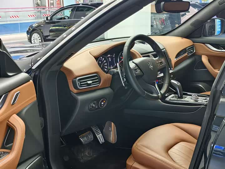 Фото 5 - Maserati Levante