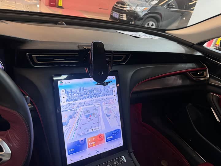 Фото 5 - Hongqi H6