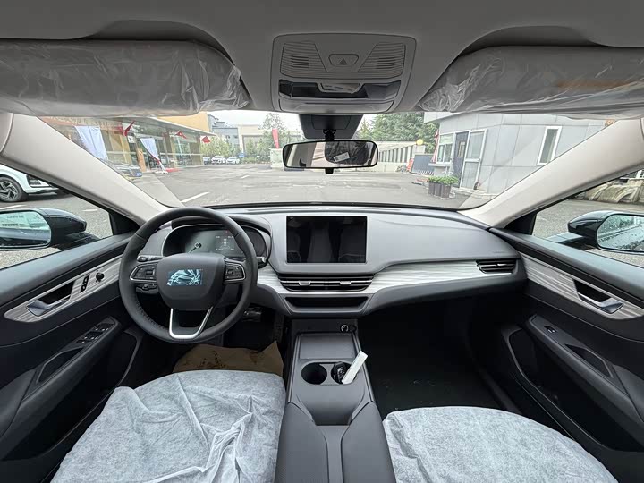 Фото 6 - Hongqi E-QM5