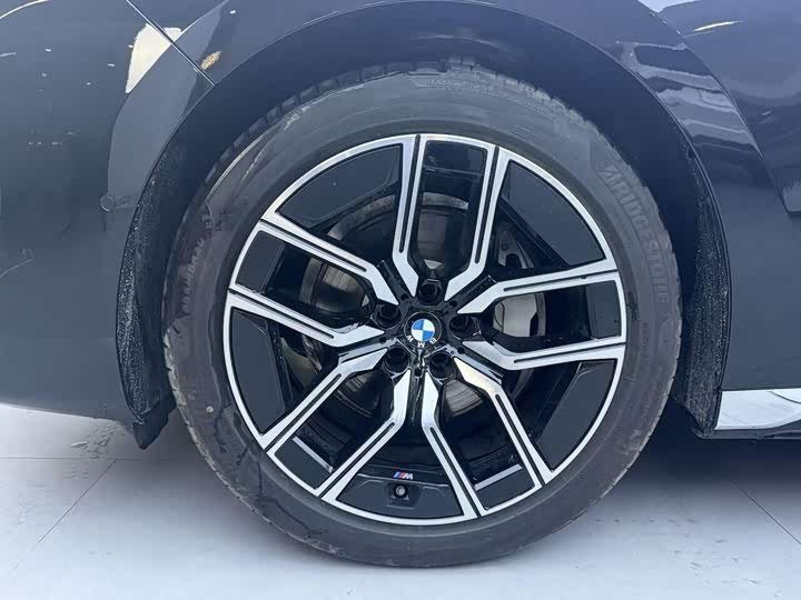 Фото 9 - BMW 7 Series