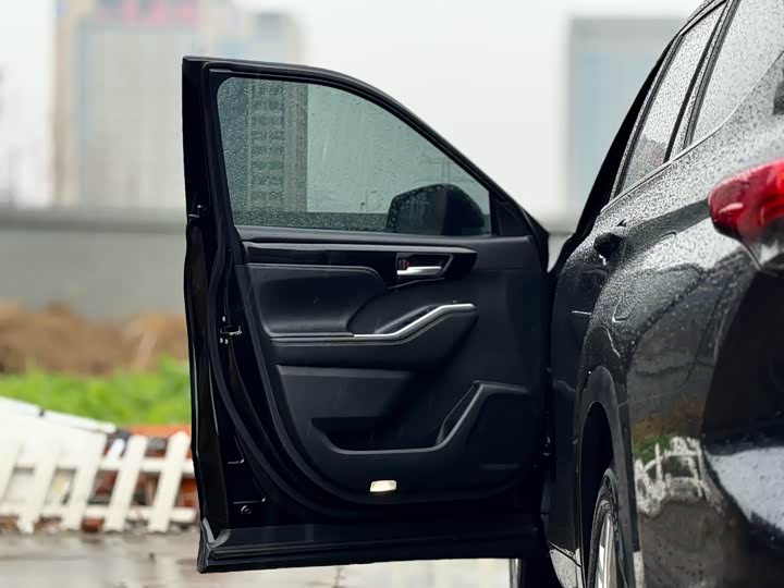 Фото 7 - Toyota Highlander