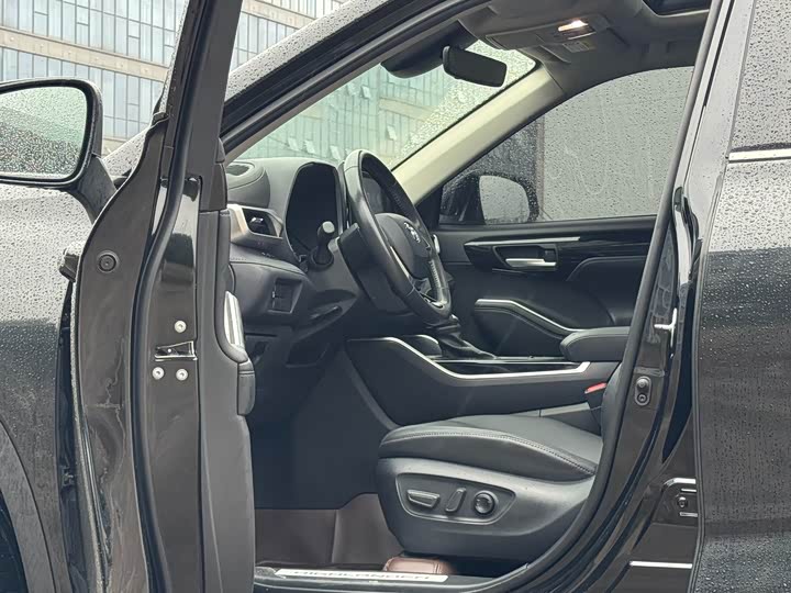 Фото 8 - Toyota Highlander