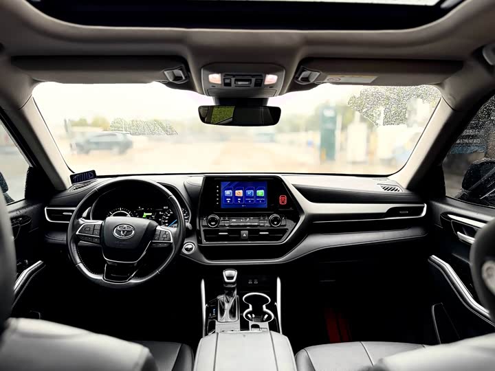 Фото 9 - Toyota Highlander