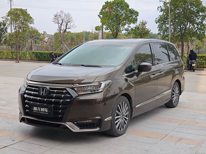 Фото 1 - Honda Elysion