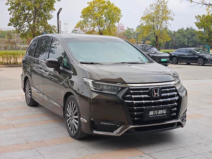 Фото 3 - Honda Elysion