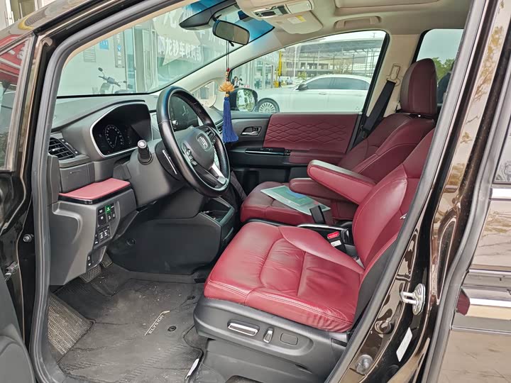 Фото 4 - Honda Elysion