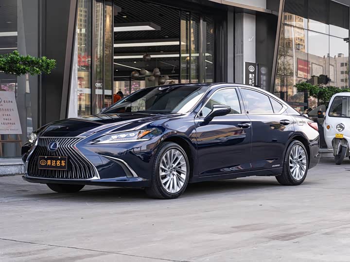 Фото 1 - Lexus ES