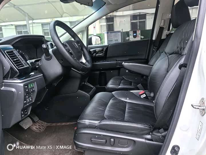 Фото 5 - Honda Elysion