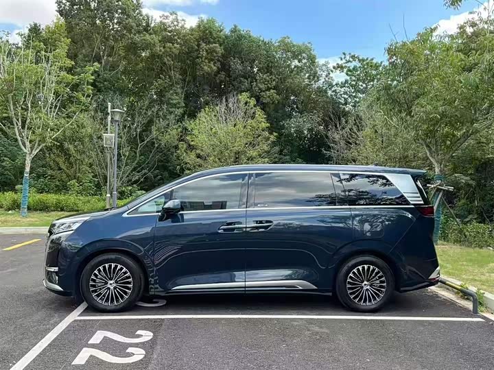 Фото 7 - Denza D9