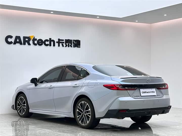 Фото 3 - Toyota Camry