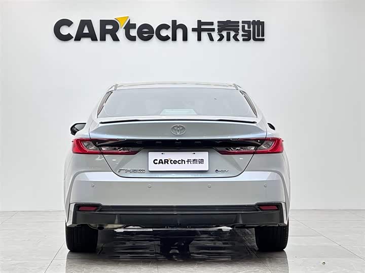 Фото 4 - Toyota Camry