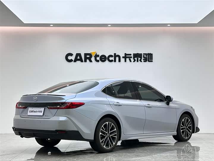 Фото 5 - Toyota Camry