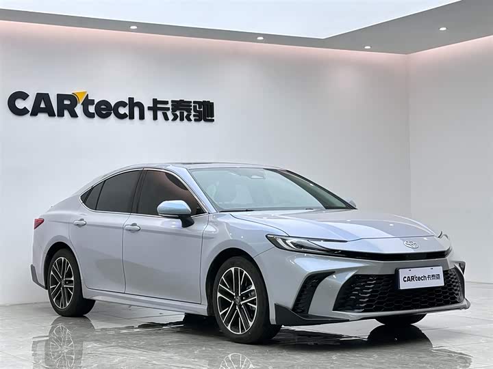 Фото 6 - Toyota Camry