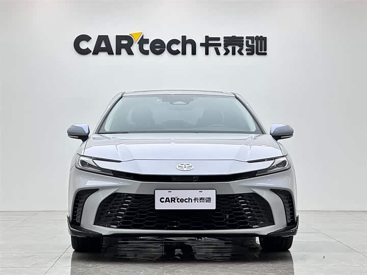 Фото 7 - Toyota Camry