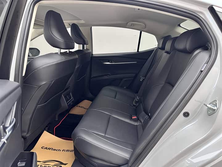 Фото 9 - Toyota Camry