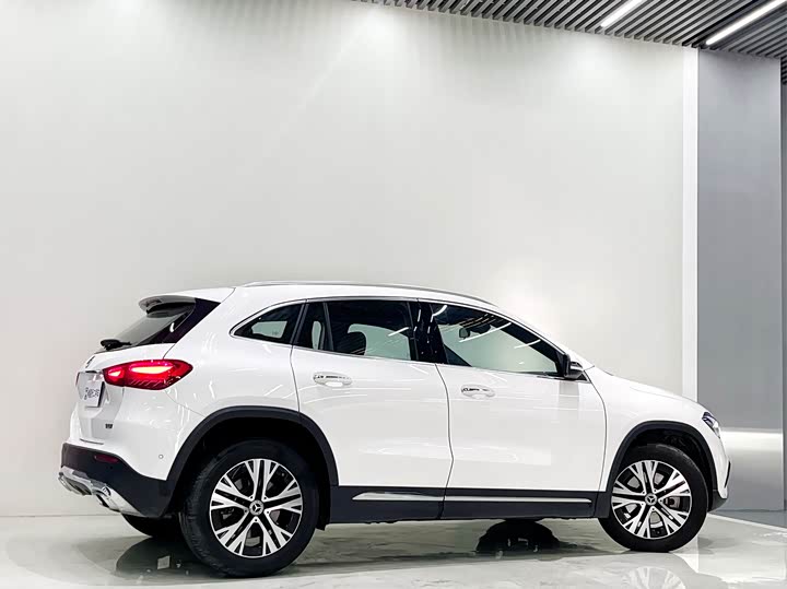 Photo 3 - Mercedes-Benz GLA-Class